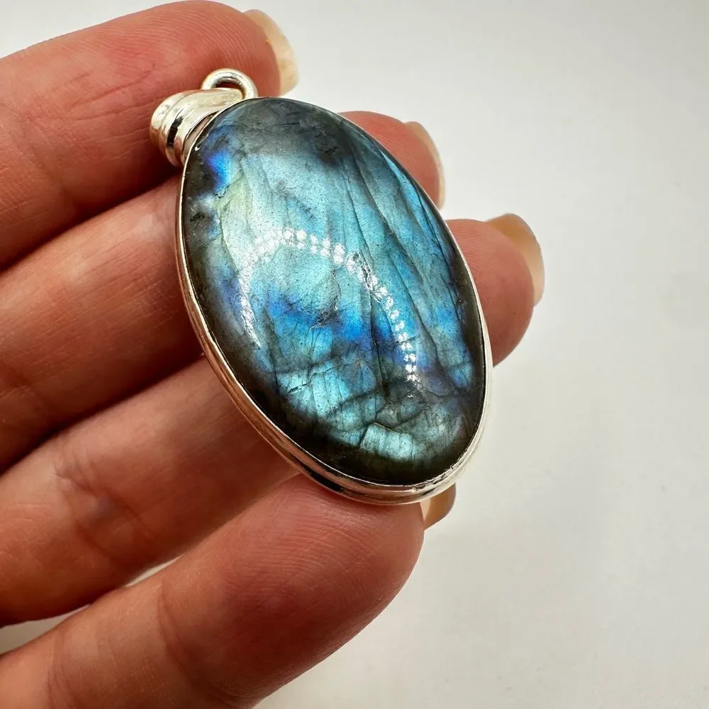 NWOT Monster 35x20mm Labradorite cabochon pendant in stunning sterling silver!